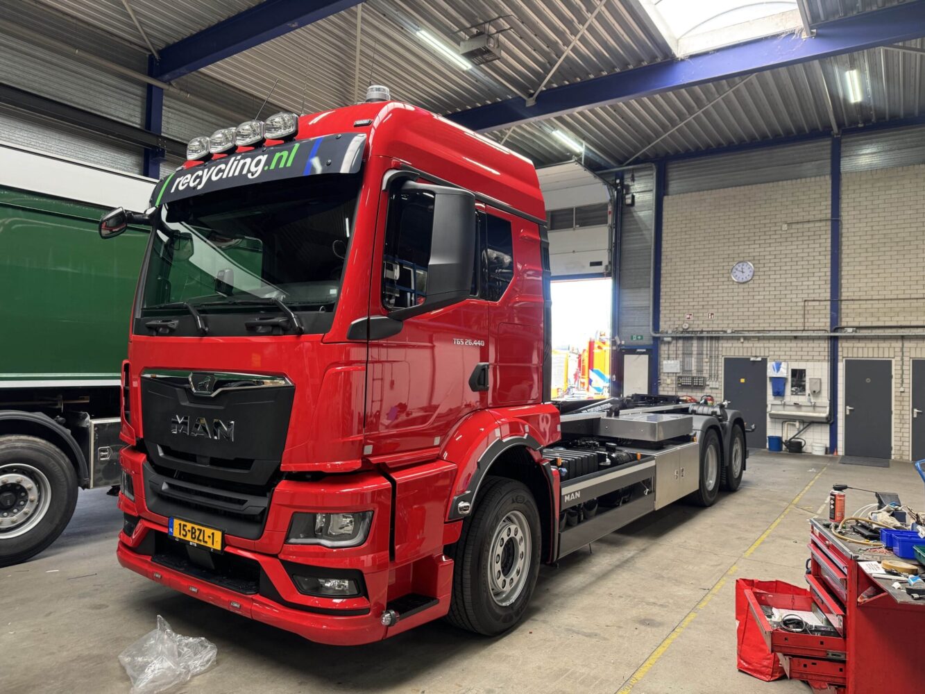 vrachtwagen cabine poetsen