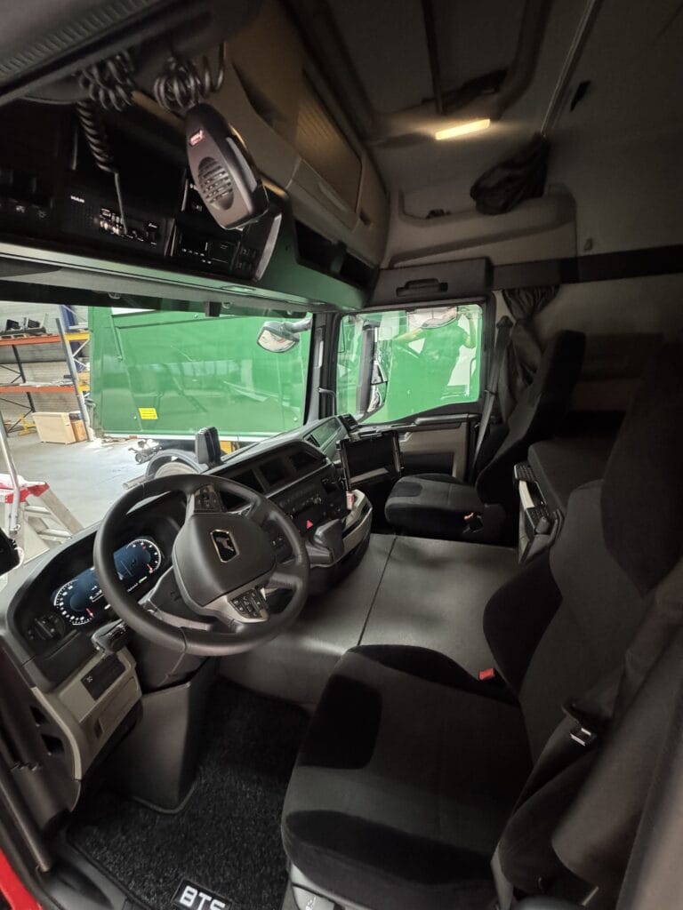 vrachtwagen interieur schoonmaken