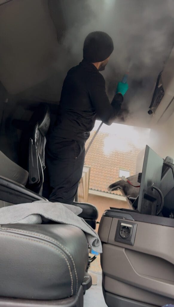 Vrachtwagen cabine reinigen in Amsterdam